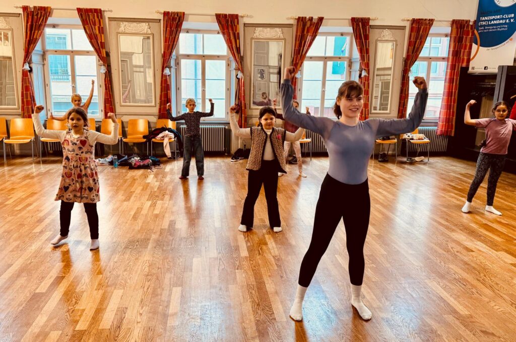 Jeden Mittwoch trainieren unsere Jazzdance-Girls fleißig ihre Choreo! Schaut doch mal rein was sie so drauf haben 😉