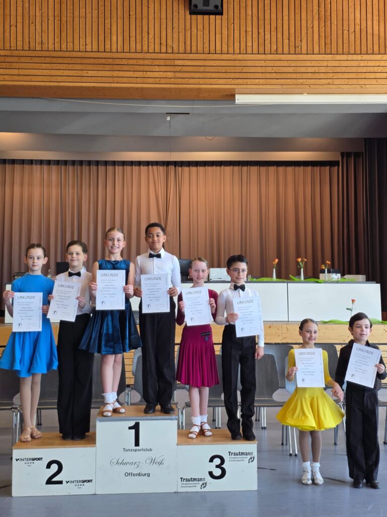 Am ersten Tag des Frühjahrstanzsportwochenendes in Offenburg gewann Sophie Kuhn vom TSC Landau e.V. gemeinsam mit ihrem Tanzpartner Joel Lechzer den ersten Platz in der Startgruppe Kinder I/II D Standard!