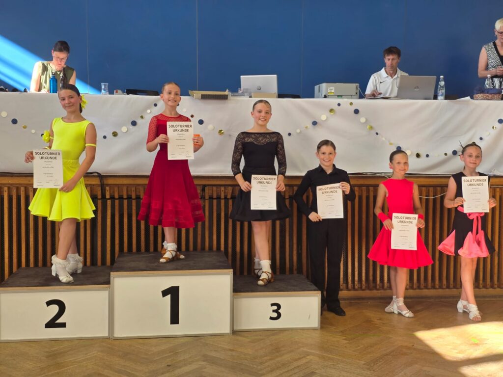 Sophie überzeugte in der Startklasse Solo Kinder II C Standard und belegte den ersten Platz.